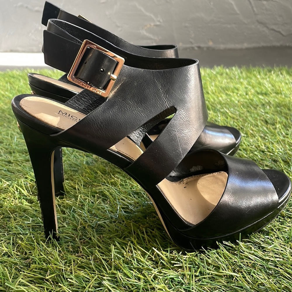 MICHAEL KORS BLACK HEELS